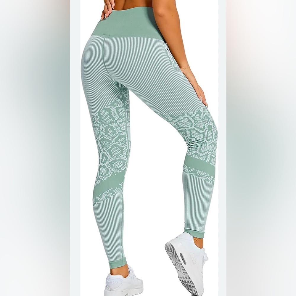 Elegant Sage Patterned Women's Leggings